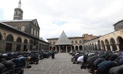 Yılın son Cuma hutbesi ve düşündürdükleri