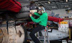 ABD uçak gemisi İran için geldi