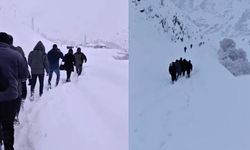 Çığ düştü, yolda mahsur kalan 100 kişi, köye sığındı