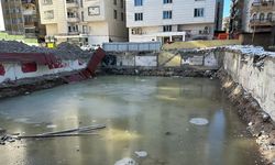 Diyarbakır’da binanın temeli buz tuttu!