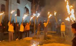 Diyarbakır’da meşalleli Halep protestosu!