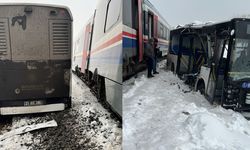 Diyarbakır’da tren, otobüsle çarpıştı!