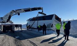 Diyarbakır’da yolcu otobüsü devrildi: 6 yaralı