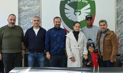 Dudağına 25 dikiş atılan Moreno ve ailesi, kulüpte ağırlandı