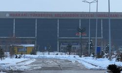 Hakkari Yüksekova'da kar yağışı ve sis