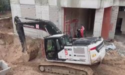 İş makinesiyle duvar arasında sıkışan işçi öldü