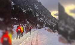 Kamp için çıktıkları dağda mahsur kaldılar