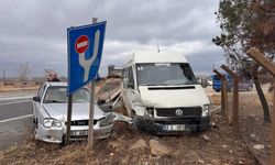 Otomobil ile minibüs çarpıştı: 7 yaralı