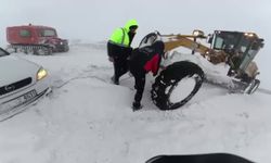 Tipide mahsur kalan 7 araç kurtarıldı