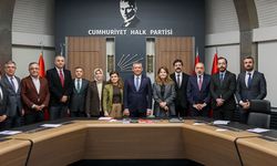 Diyarbakır heyeti, CHP Genel Başkanı Özgür Özel’i ziyaret etti