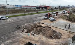 Diyarbakır'da çökme sonucu dev çukur oluştu