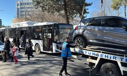 Diyarbakır’da duraklara park eden araçlar çekildi