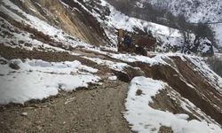 Diyarbakır’da heyelanda kapanan yol ulaşıma açıldı