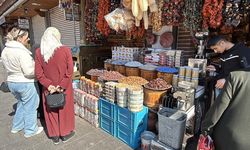 Diyarbakır’da hurma tezgahlarına yoğun ilgi