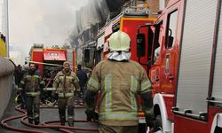 İran'da helikopter sebze meyve haline düştü