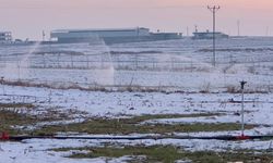 Karla kaplı arazide kaçak elektrikle sulama