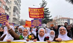 Diyarbakır’da Rojava yürüyüşü için binlerce kişi bir araya geldi