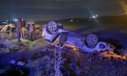 Şanlıurfa'da iki otomobil şarampole devrildi: 5 yaralı