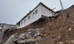 Toprak kayması ile 'hayatı' askıda kaldı