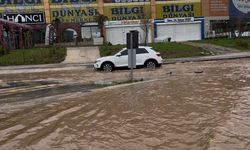 Diyarbakır’da sağanak alarmı: 75 Metrelik Yol göl oldu