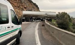 İki tır kafa kafaya çarpıştı: 1 ölü