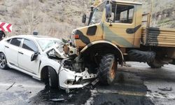 Askeri araçla otomobil çarpıştı