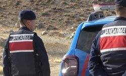 Boşanma aşamasındaki eşini babasının mezarı başında vurdu