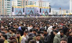 Diyarbakır Newrozu halayla sona erdi