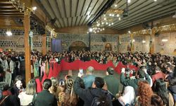 Diyarbakır’da 15 bölgenin Kürt kıyafetlerinin defilesi yapıldı