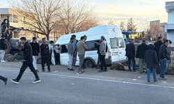 Diyarbakır'da feci kaza: 12 yaralı