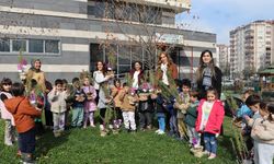 Diyarbakır’da miniklerden annelerine 8 Mart hediyesi