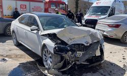 Elazığ'da otomobiller çarpıştı: 6 yaralı