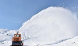 Hakkari’de 74 yerleşim yeri ulaşıma kapandı