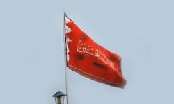 İran’da kırmızı "intikam" bayrağı göndere çekildi