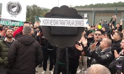 Kocaelispor taraftarlarından, TFF’ye siyah çelenk