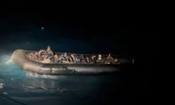 Lastik bot içinde 35 göçmen yakalandı