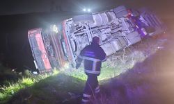 Mardin'de tır devrildi; 1 yaralı