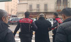 Maske takıp kardeşini vurdu