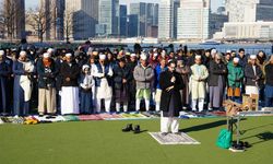 New York’ta bayram namazı sokaklara taştı