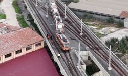 Hafif raylı sistemin vagonu raydan çıktı