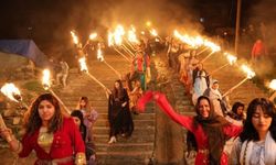 Cizre'de kadınlardan meşaleli Newroz kutlaması