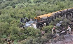 Uçuruma yuvarlanan kamyonun sürücüsü öldü