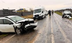 Şanlıurfa'da iki otomobil çarpıştı 8 yaralı
