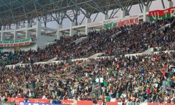 Amedspor taraftarından belediyelere anlamlı çağrı