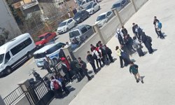 Okul önünde öğrenciye kurusıkıyla ateş açıldı