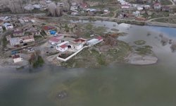 Baraj suları taştı, mahalle yarım ada oldu