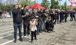 Diyarbakır’daki 23 Nisan kutlamalarına 6 yaşındaki gazeteci damgası!