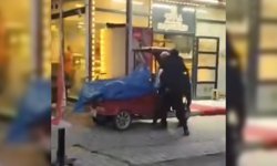 Diyarbakır’da alkollü şahıs, yoldan geçen herkesi öpmeye çalıştı