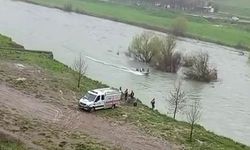 Dicle nehri, Diyarbakır’da kabusu yaşattı: Mahsur kalanları AFAD kurtardı