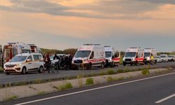 Diyarbakır’da takla atan araçta 10 yaralı